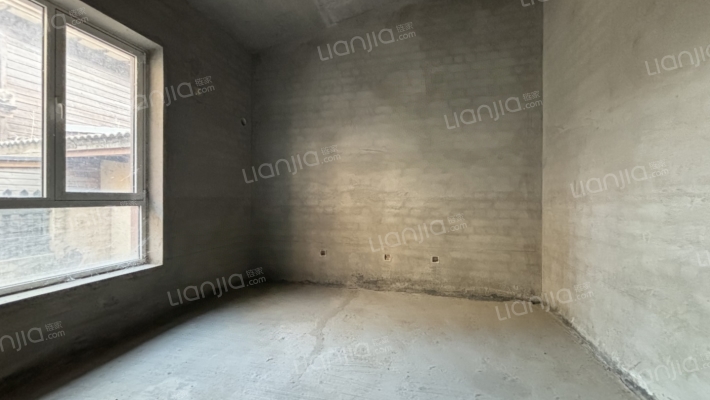 联排别墅，诚意出售，房本在手，随时过户.-卧室A