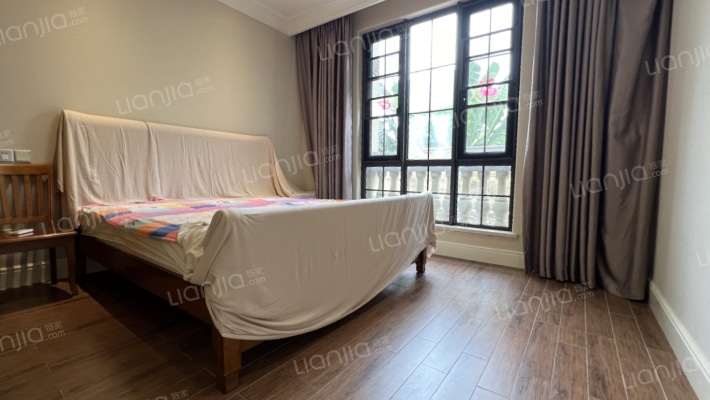 绿城蓝湾小镇·蝶兰轩北区二手房实景图