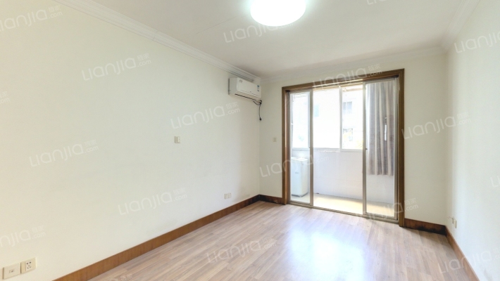 龙吴路9弄二手房实景图