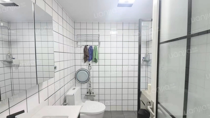 狮子城精装两居，全天无遮挡，上学方便-卫生间