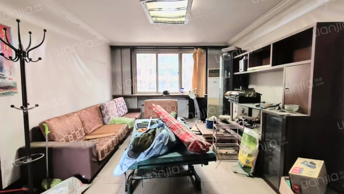 低楼层，南北通透，明厨明卫，车位充足-客厅