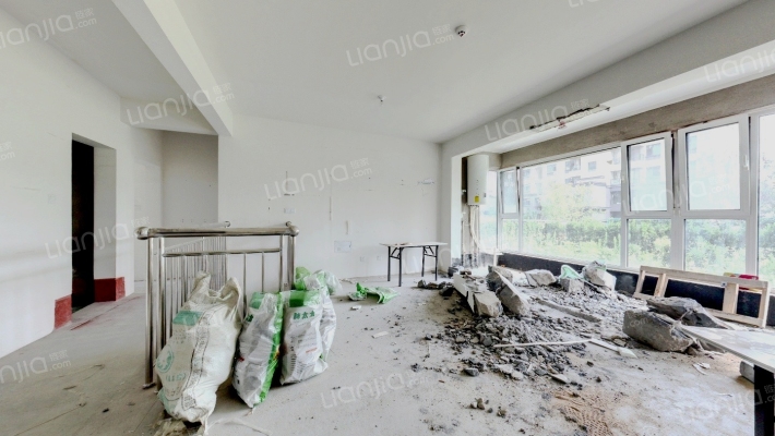 中房·爱悦城鸿府二手房实景图