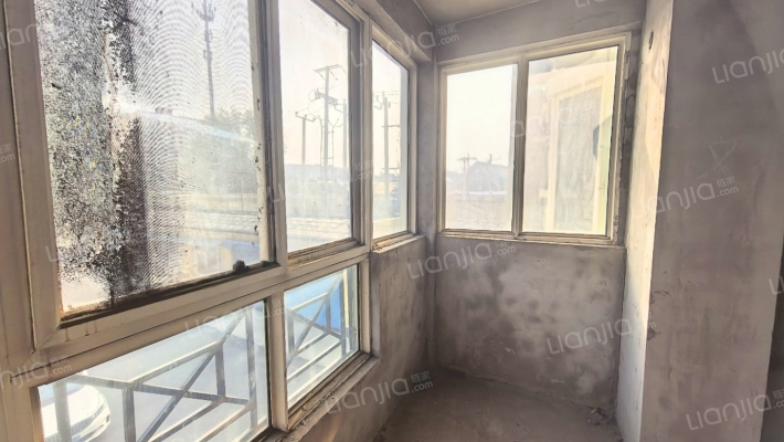 房子用不到了，现房主诚心出售，看房提前联系-阳台