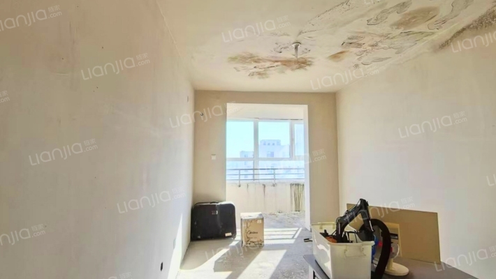 房  子 是 顶 层，视 线 好，全 天 采 光-卧室A