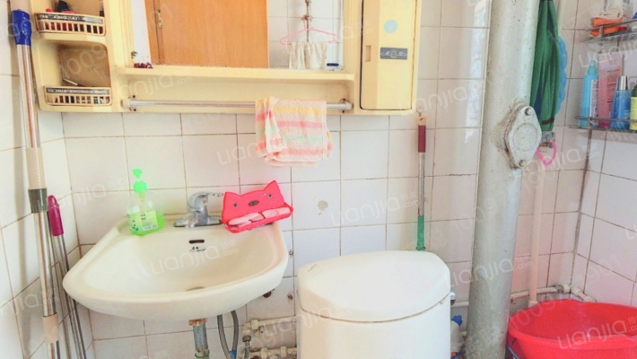 开发区文化广场繁华地段地理位置珍贵，税务局小区住户-卫生间