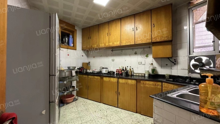 凤凰小区准电梯大三房拎包入住70年产权诚意出售-厨房