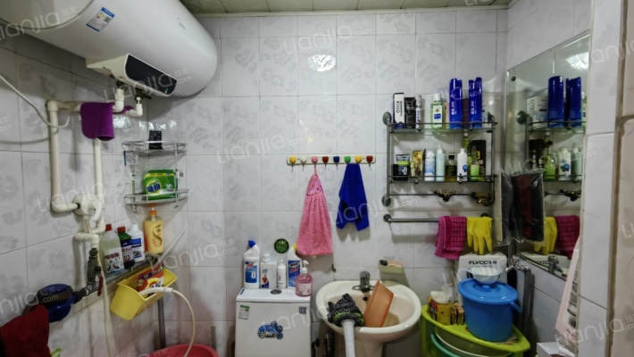 范阳路 政法街 二跃三 南北通透大三居出售-卫生间A