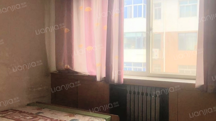 户型南北通透，大型社区，采光好，免费停车-卧室C