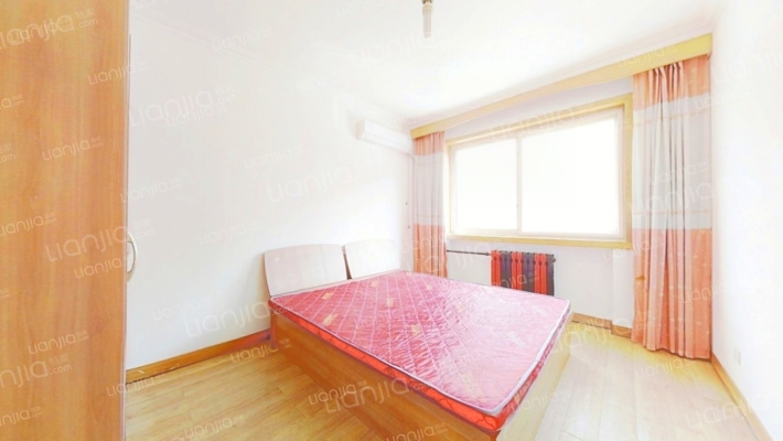 出门东兴街，近双语，公摊小，中间楼层，满五唯一-卧室A