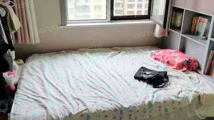 德信御府品质社区，精装修，有房本，不临铁路-卧室B