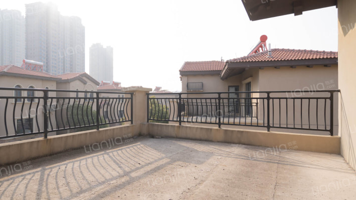别墅隐私性强   南北双院子  采光好  毛坯改造空间大-阳台