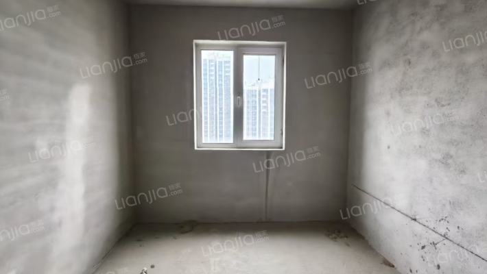 急售三利一期大四居，毛坯好装修，价格美丽-卧室D