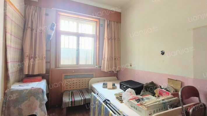 华阳中路大四居 南北通透 户型方正 好楼层-卧室D