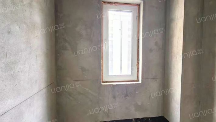 急售三利一期大四居，毛坯好装修，价格美丽-卫生间A