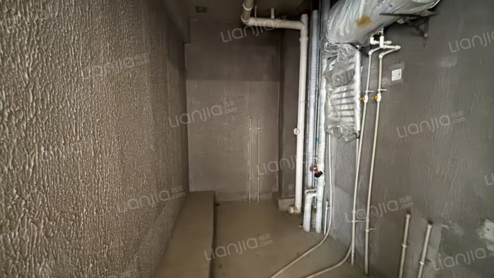 房子格局户型方正    采光没有遮挡   交通便利-卫生间C