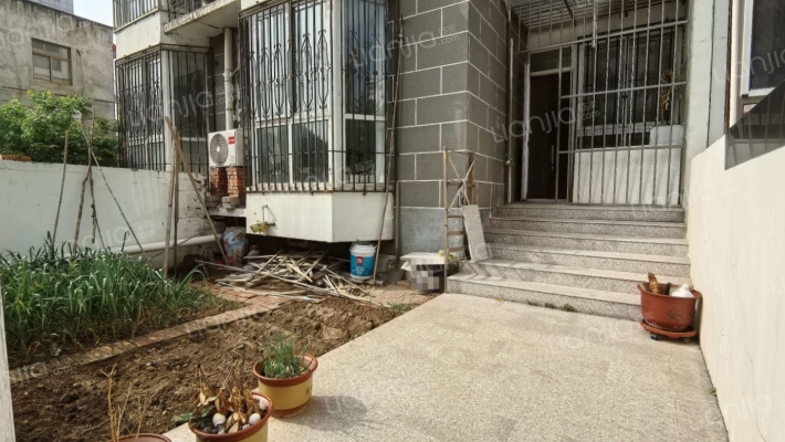 一层带小院南北通透两居室 集中供暖简单装修-花园