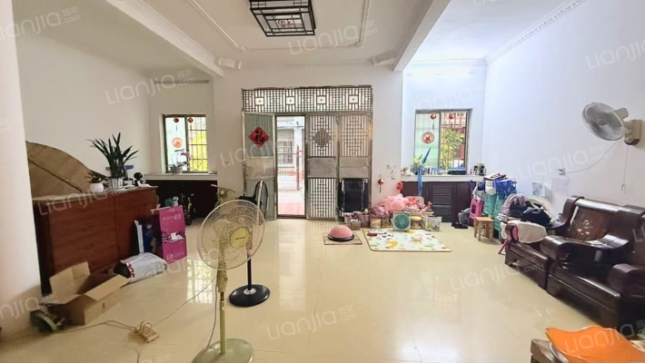 逢时花园南海苑B区二手房实景图