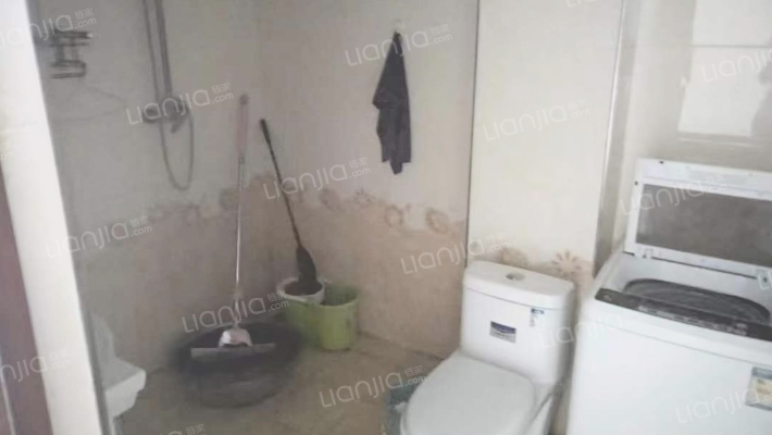 小区交通方便，配套齐全，集中供暖，-卫生间