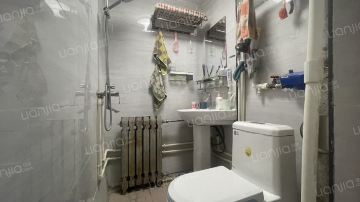 范阳路 铁道部建厂局 中间楼层 全阳两居-卫生间