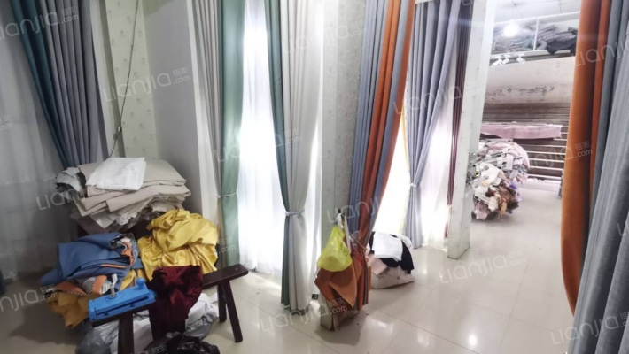 布艺大厦二手房实景图