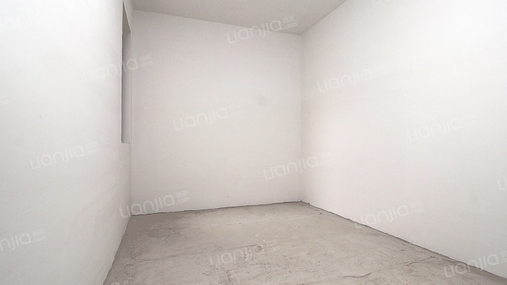 跃层有露天阳台，采光充足，视野宽阔，交通便利。-卧室C