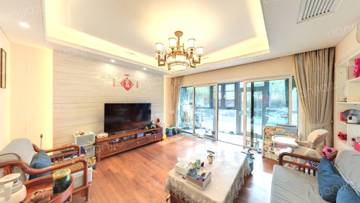 晶耀名邸二手房实景图