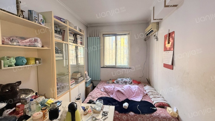 房子满五，户型好，位置好，下叠带小院。-卧室B