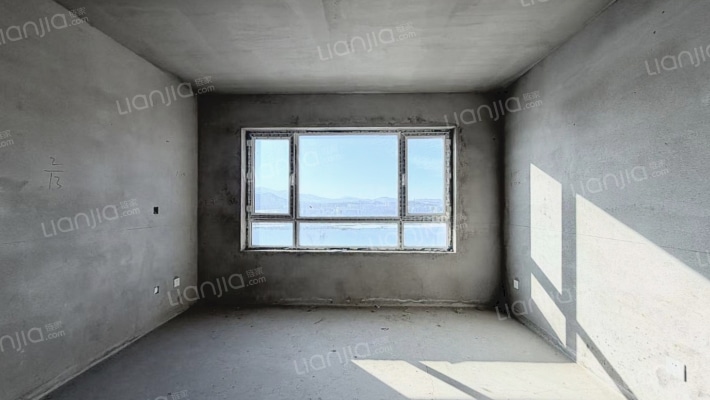 亚泰凇山湖二手房实景图