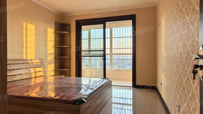 钻石商圈 838总站旁 单位房公推小 南北通透两居-卧室B