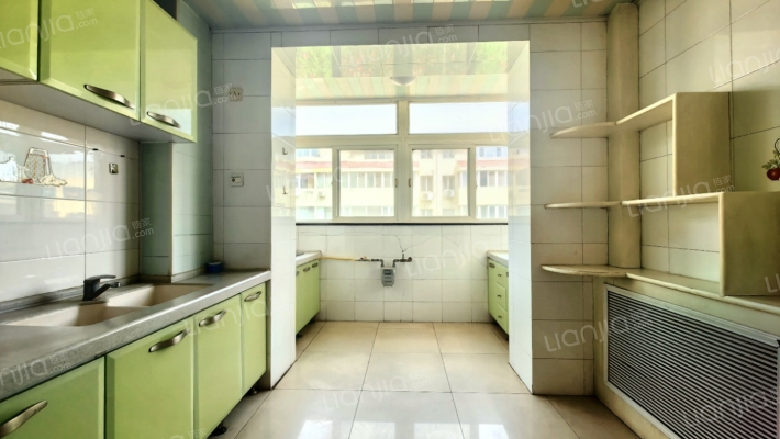 范阳路主干道，集中供暖大三居，配套齐全-厨房