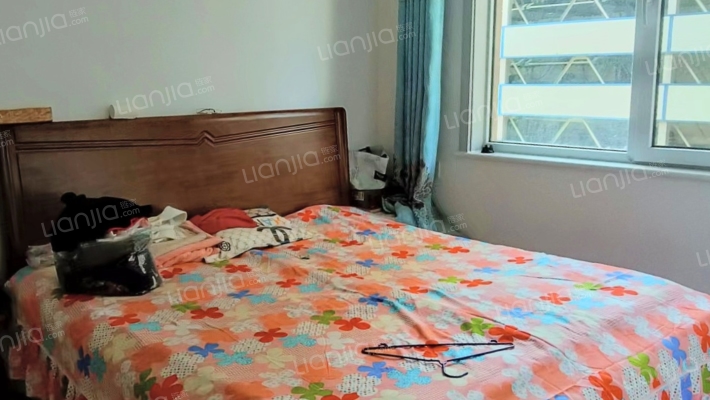 此房，同小区同样大小的房子，这个是很  低的了-卧室