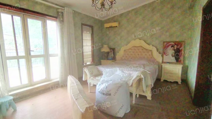 环京独栋 230平带大花园 临湖临水系 210万可谈-卧室D