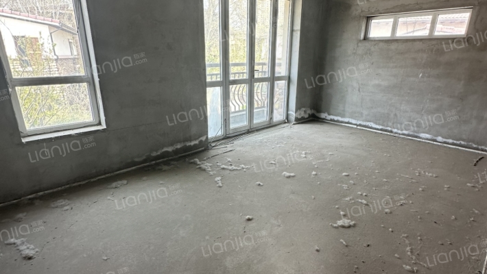 此房为临水系独栋上下二层.格局好.户型方正大院子-卧室A