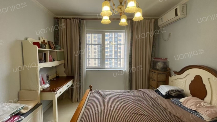 小区位置好，安静，出行方便，购物方便-卧室B