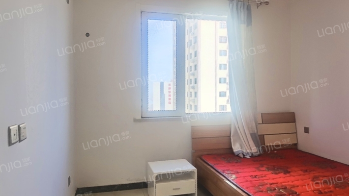 水岸花城小区，大社区，集体供暖精装修，格局好采光好-卧室B