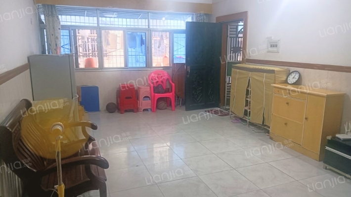 警察公寓二手房实景图