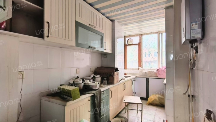 低楼层，南北通透，明厨明卫，车位充足-厨房