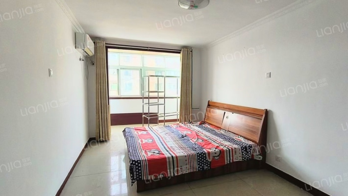 集中供暖，免费停车，户型方正，南北通透-卧室A