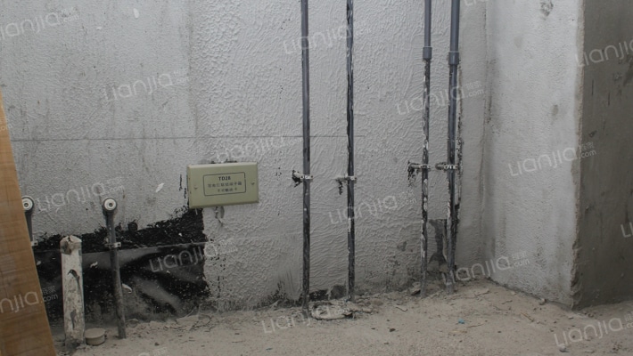 出售高铁牛津花园经典户型 南北通透采光好-卫生间