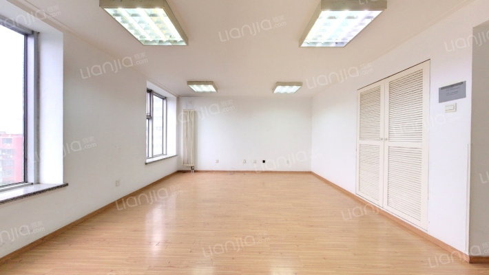 国润商务大厦二手房实景图