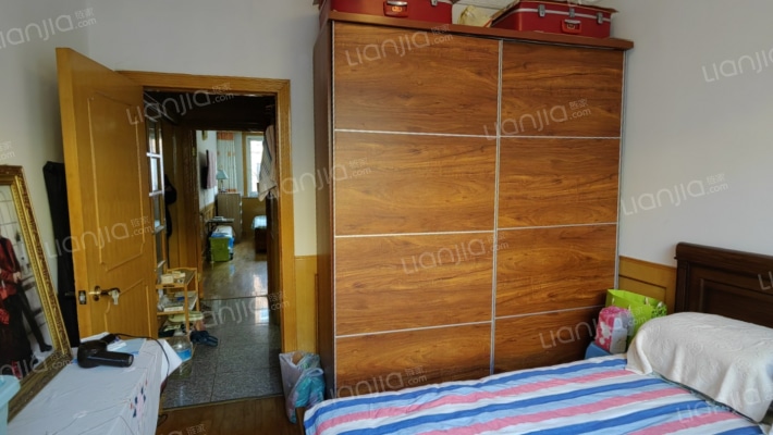 范阳路 政法街 二跃三 南北通透大三居出售-卧室D