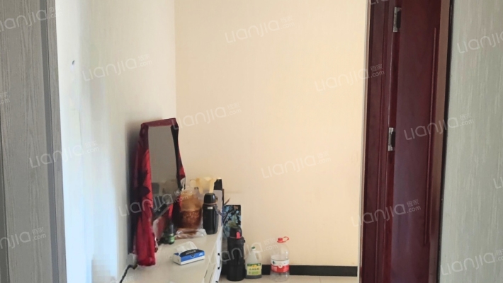 水岸花城好，房源环境好，交通便利。-客厅