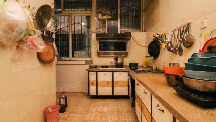 燕山街   步梯 套三一卫 房子简单装修 看房提方便-厨房