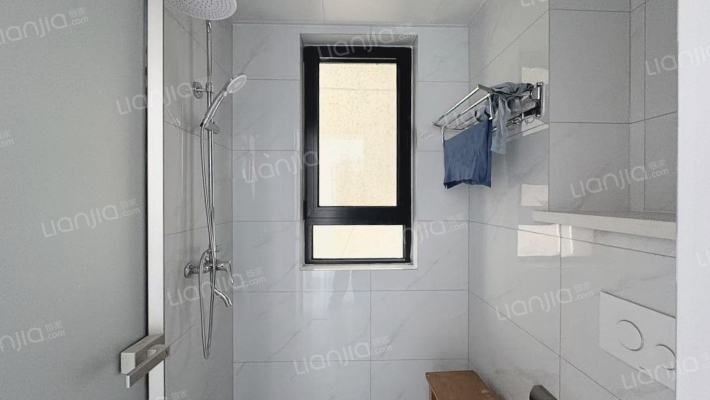 全明格局 户型方正 一梯两户 集中供暖 采光无遮挡-卫生间A