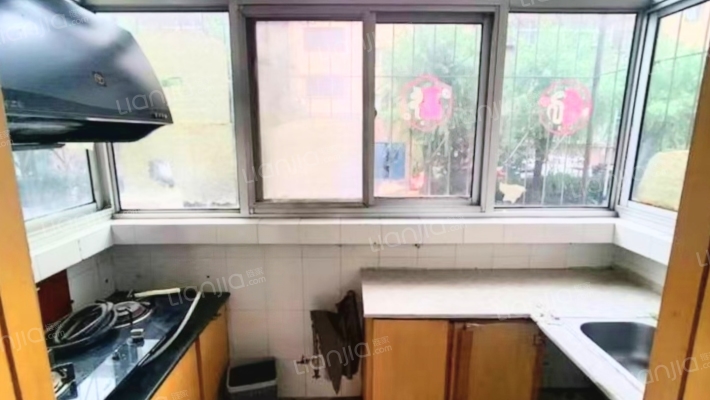 范阳路宜佳旺 银都小区南北通透三居室，低楼层-厨房