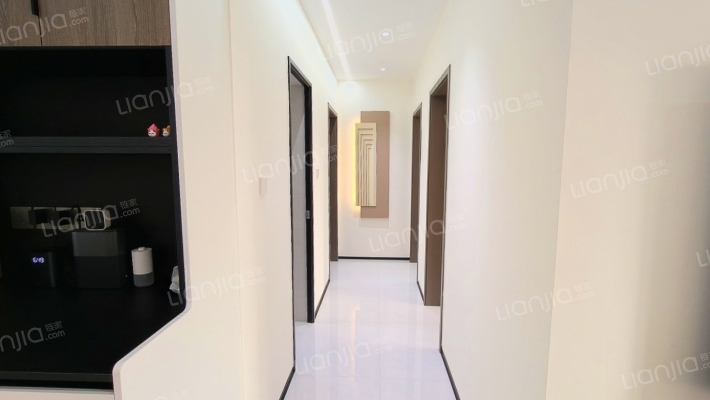 急售铂悦山精装三居，全屋智能家电，价格美丽。-过道