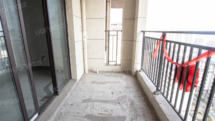 法姬娜 滨湖国际  套房出售  三居室 毛坯房-阳台