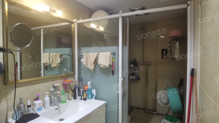 838沿线，70年代产权，板楼得房率高，公摊小。-卫生间