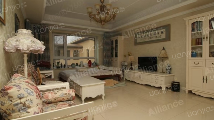 此房带装修，带660平米大院子，交通便利，小区环境好-卧室C