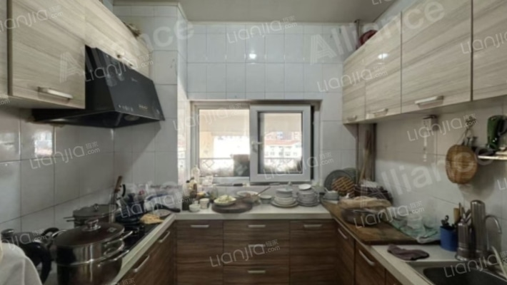 新安小区 3室2厅 南-厨房